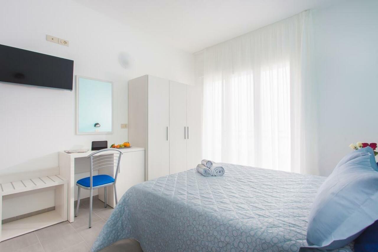 Hotel Platinum Rimini Bagian luar foto